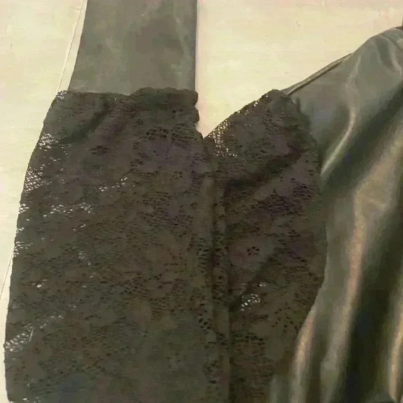 Faux Leather top with  Lace Sleeves Gorgeous Size Med - Picture 9 of 9